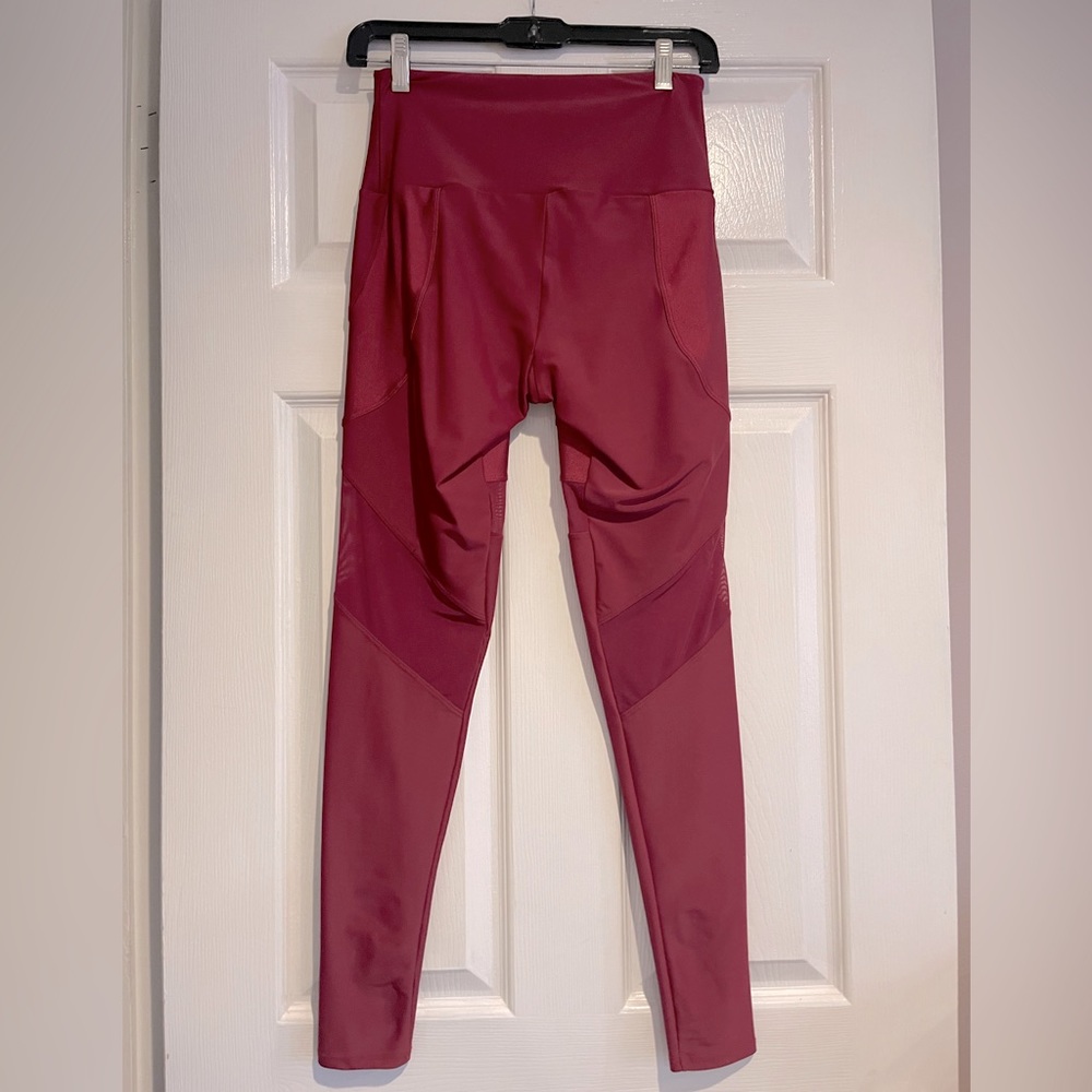 Onzie Royal Mesh Leggings in Burgundy Red Sz Med Only worn 1 time